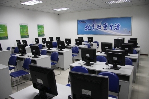 南充学软件的学校及计算机网络开发与服务专业详解
